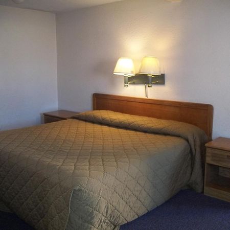National 9 Inn Sand Canyon Cortez Room photo